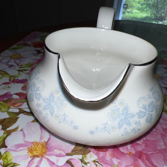 Royal Doulton Meadow Mist Creamer - Picture 6 of 12